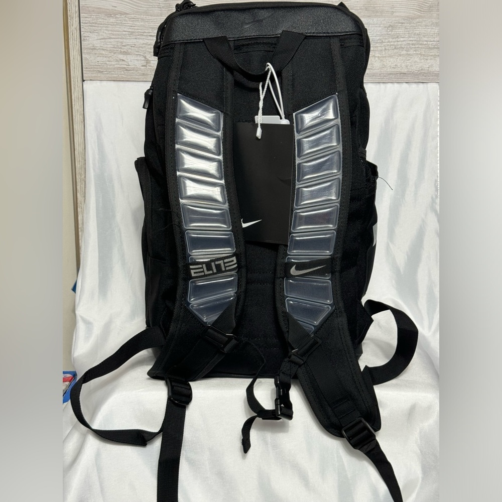 NIKE Elite Pro Backpack 32L Black and white Hoops Basketball - Picture 3 of 5